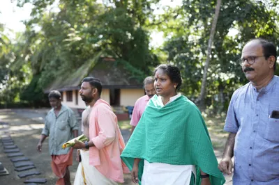 ക്ഷേത്ര ദർശനം നടത്തി ഭക്തജനങ്ങളോട് വോട്ട് തേടി രമ്യ ഹരിദാസ്