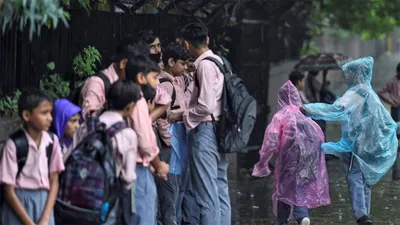 സംസ്ഥാനത്ത് അതിശക്തമായ മഴ  പത്തു ജില്ലകളിലെ വിദ്യാഭ്യാസ സ്ഥാപനങ്ങൾക്ക് അവധി പ്രഖ്യാപിച്ചു