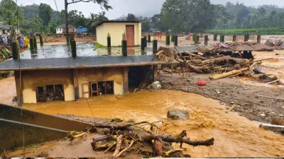 വയനാട് ദുരന്തം   em സ്വമേധയാ എടുത്ത കേസ് ഹൈക്കോടതി ഇന്ന് പരിഗണിക്കും  em 