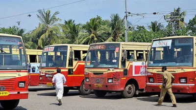 കെഎസ്ആർടിസിയിൽ മദ്യക്കടത്ത്  ഡ്രൈവർക്ക് സസ്പെന്ഷൻ  കണ്ടക്ടറെ പിരിച്ചുവിട്ടു